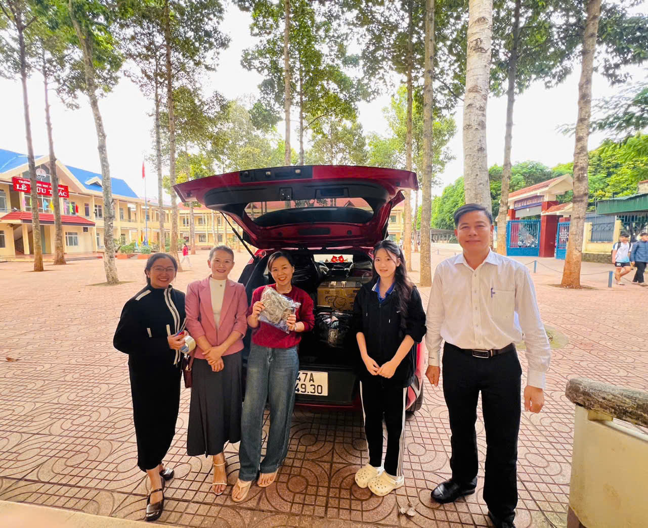 Trường THPT Lê Hữu Trác vận động được hơn 60 triệu đồng ủng hộ người dân vùng lũ